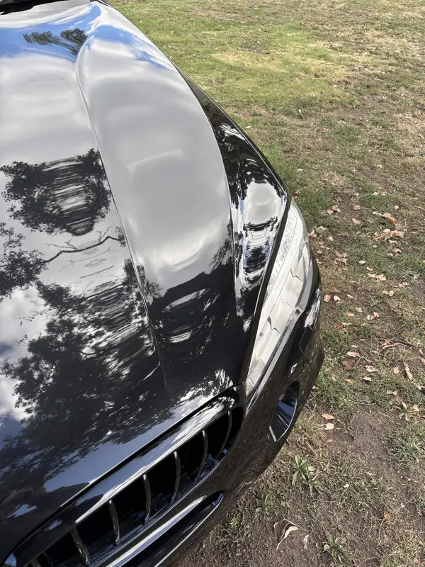 Glossy bonnet and grille of the black X5