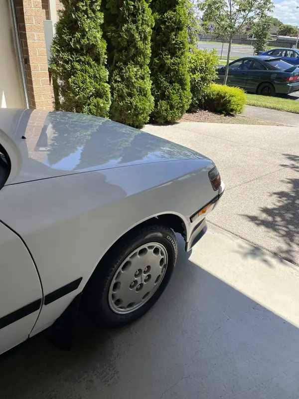 Front guard of the white Celica